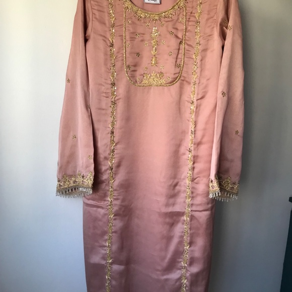 Handworked desi clothes - Picture 5 of 7